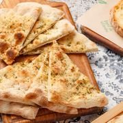 FOCACCIA ITALIENEASCĂ CU ROȘII ȘI RUCOLA