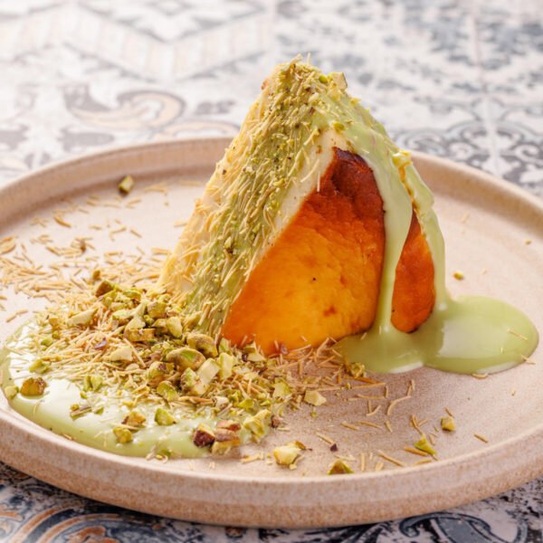 Чизкейк Сан-Себастьян с фисташковым кремом