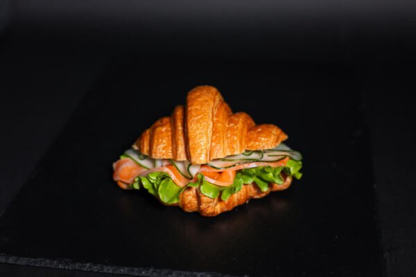 Круассан с семгой