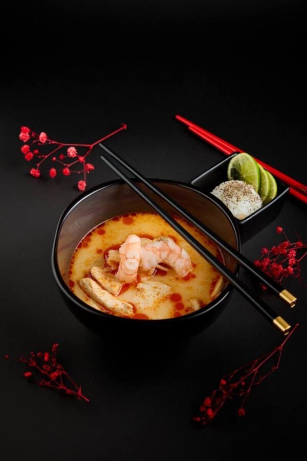 Tom Yum cu pui si creveti Black Tiger