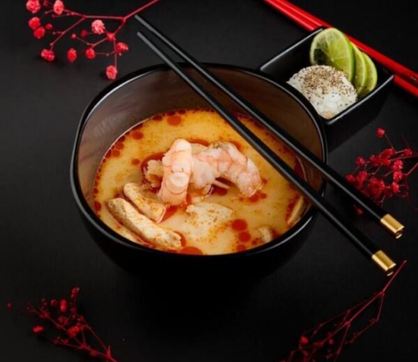 Tom Yum cu pui si creveti Black Tiger