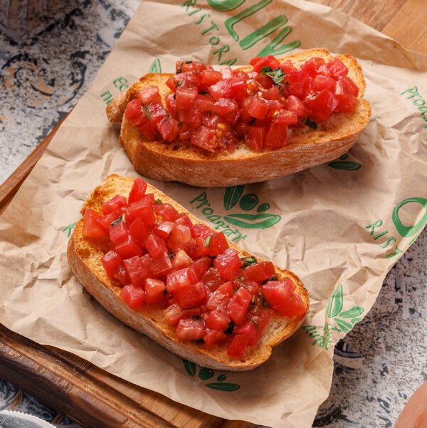 Брускетта со свежими помидорами