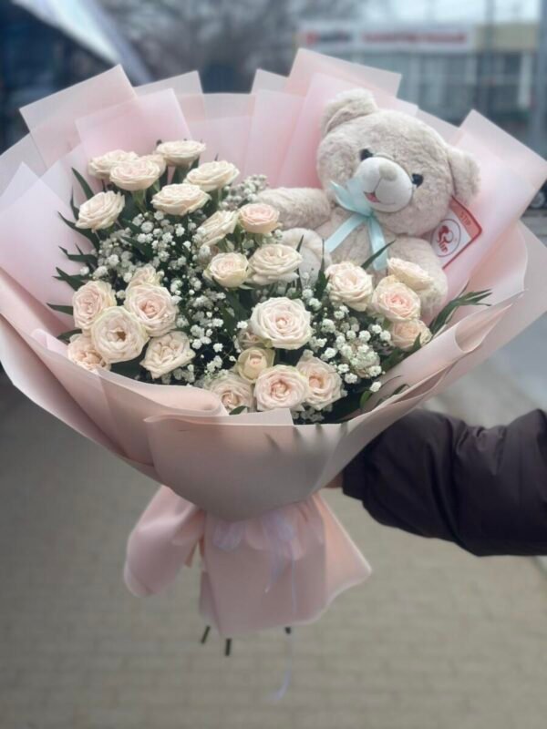 Мишка с розами