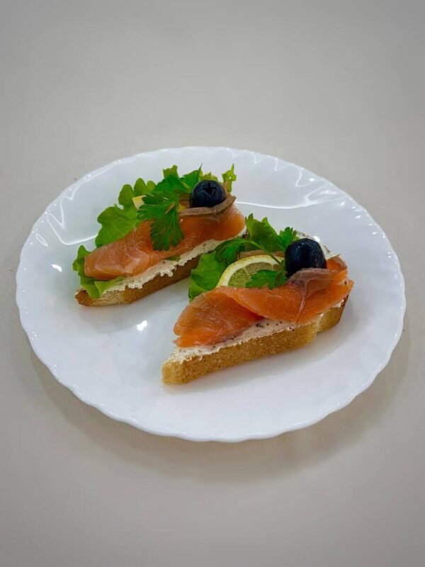 Бутерброд с красной рыбой