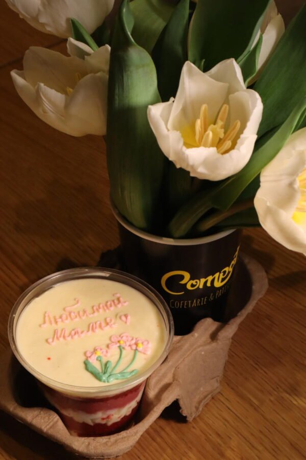 Десерт с цветами