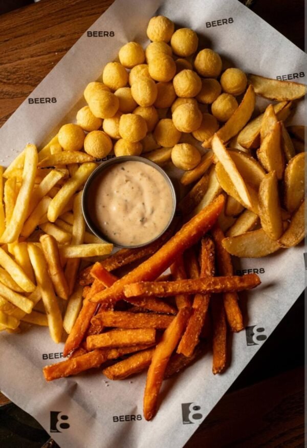 Картофельное ассорти с соусом