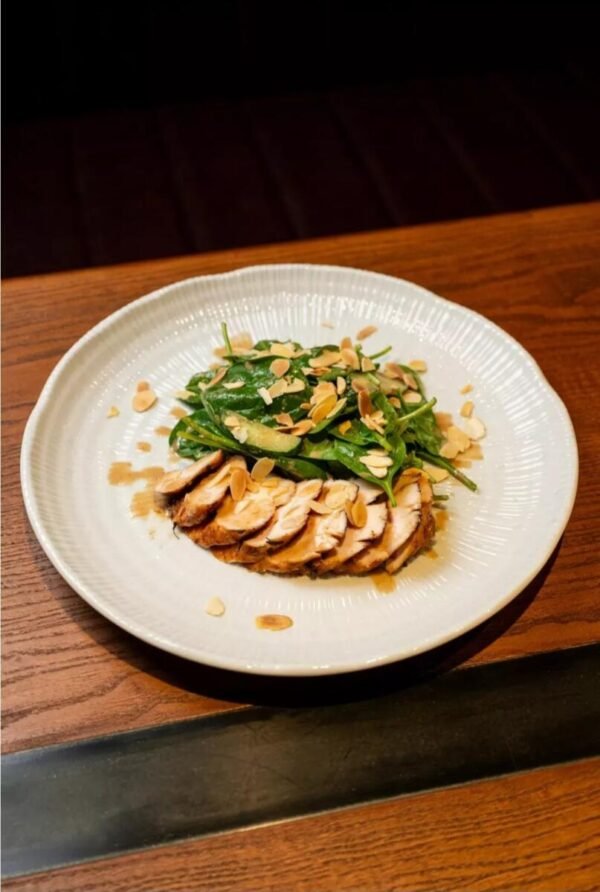 Салат со шпинатом и курицей